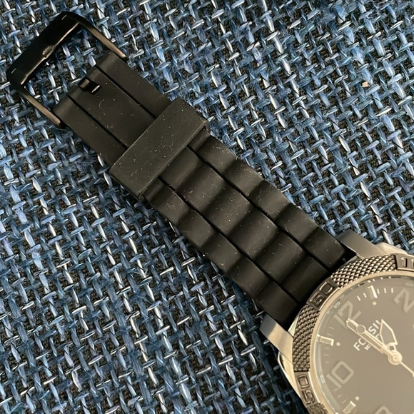 Fossil watch black silicon band men’s or women’s with tin box - Picture 8 of 10